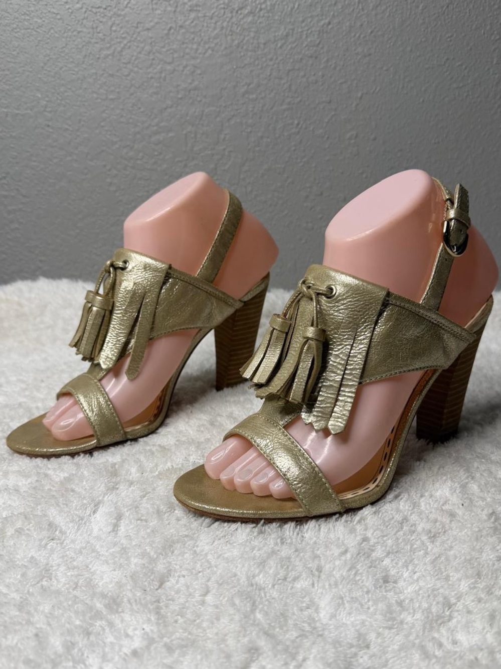 Coach Genaveeve Pale Gold Metallic Leather Fringe Tassel Block heel sandels 7B